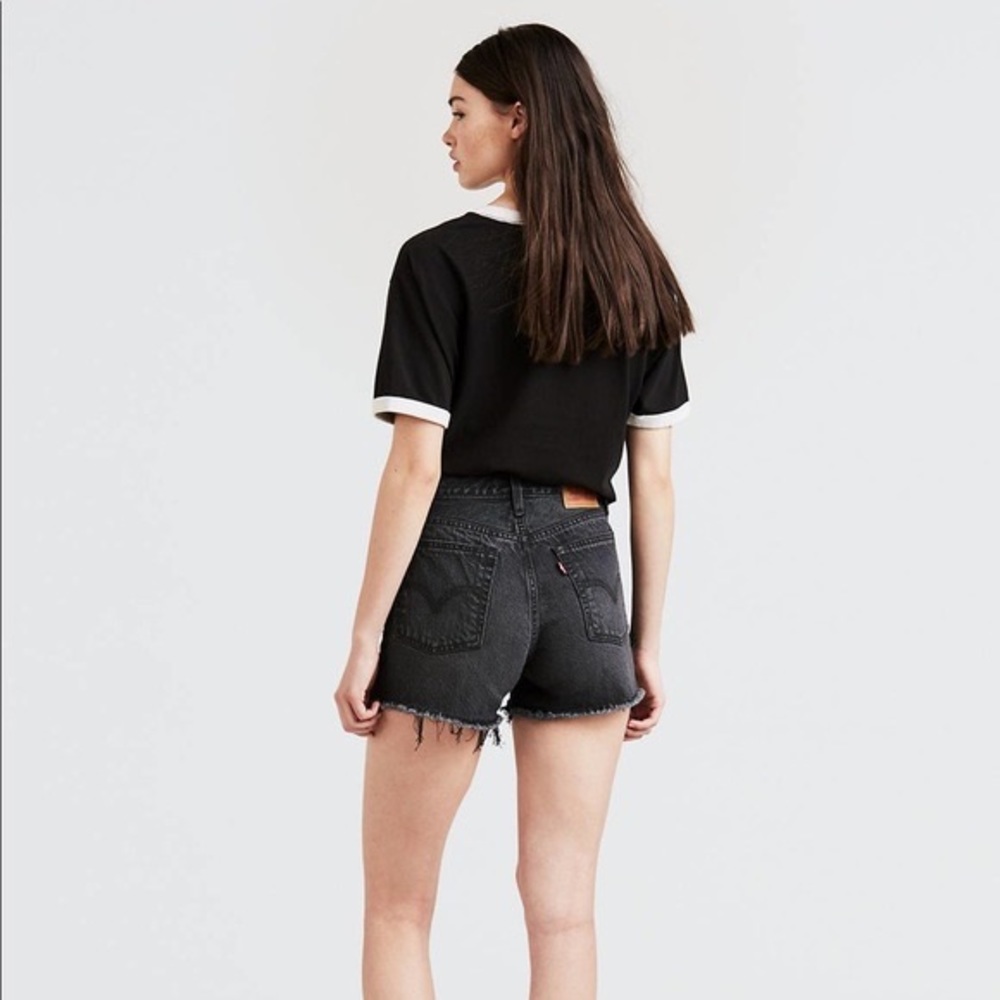 🍑Levi’s Black High-Waist Denim Shorts